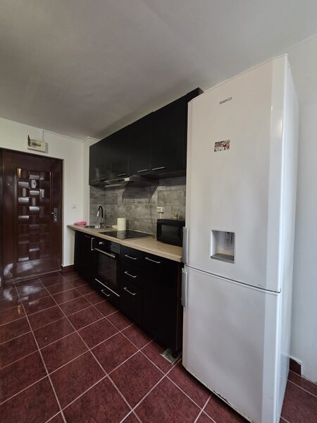 Piata Trapezului, 5 minute metrou,