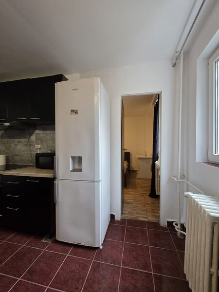 Piata Trapezului, 5 minute metrou,